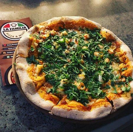 La Familia Pizza & More